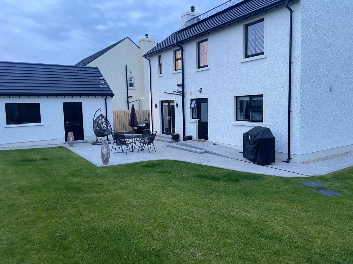 Beautiful private room&bathroom Ballycastle Exterior foto